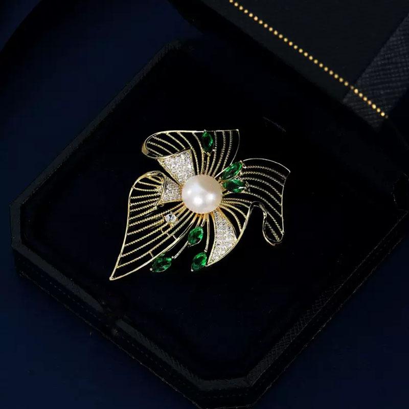 High-End Emerald Hollow Leaf Brooch Women'S High-End Design Sense Luxury Corsage Niche Suit Pin With Jewelry