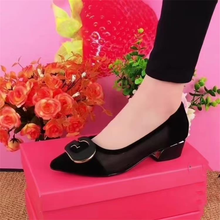 Сетчатые дышащие сандалии 2025 лето новая мягкая кожа острый носок неглубокий вырез туфли-лодочки универсальные полые для работы повседневные женские туфли