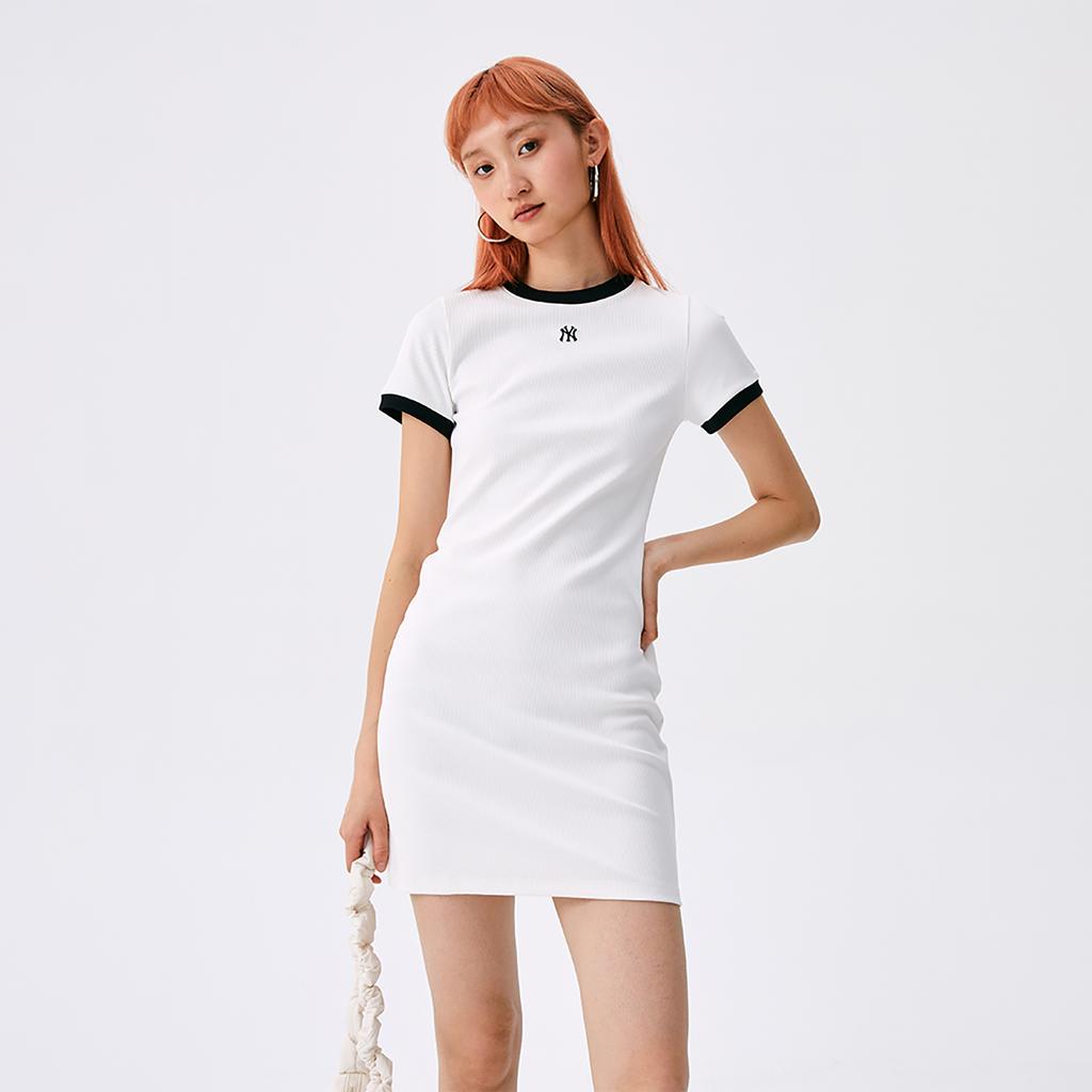 Новое платье с коротким рукавом MLB New York Yankees Basic Collection SS25 женское цвета слоновой кости 3FOPB0453-50IVS