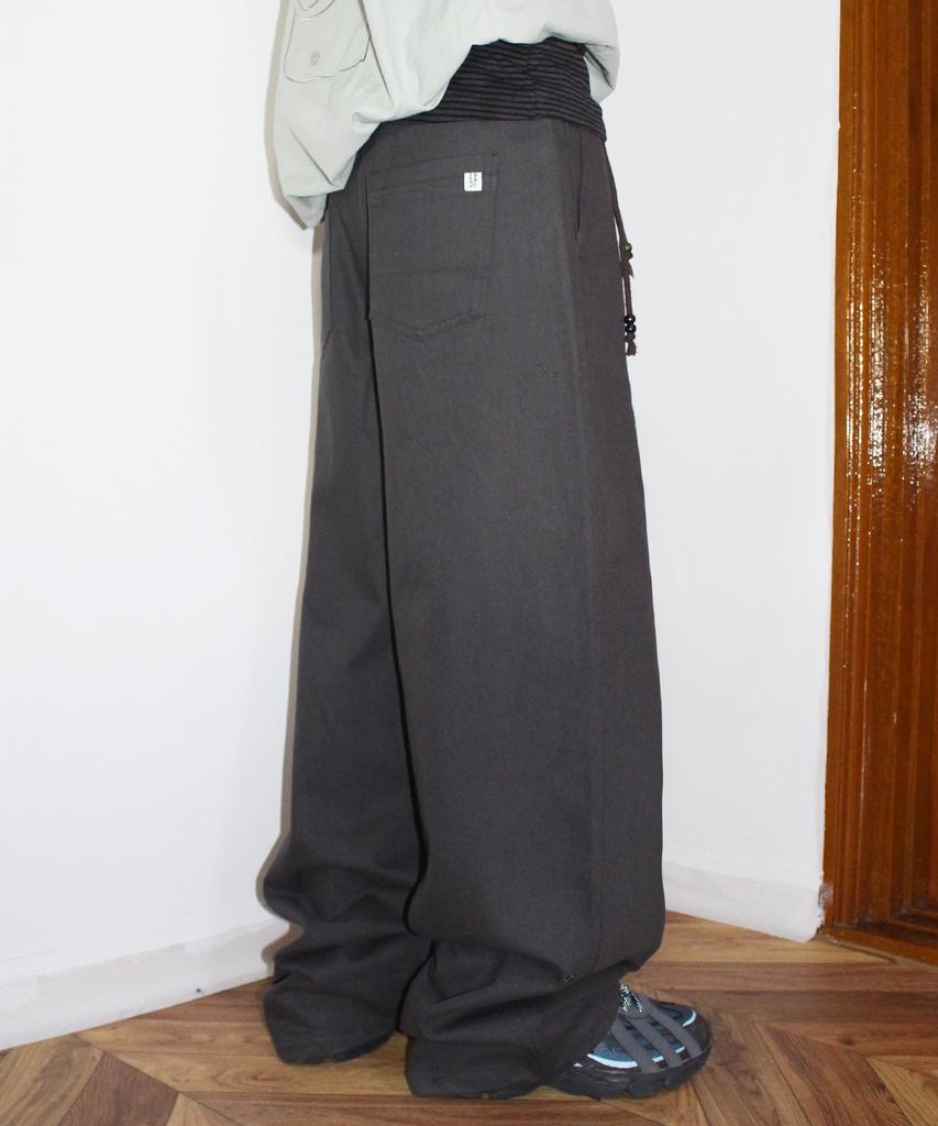 PMCO Two-Pocket Circle Stitch Chino Pants (Gray)