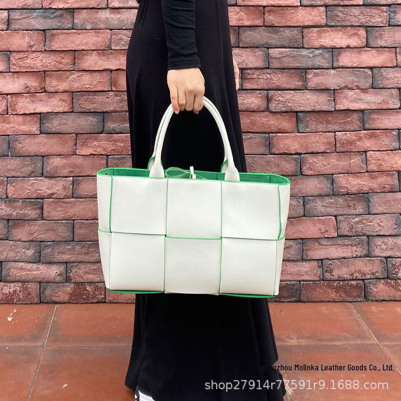 Сумка-тоут из натуральной кожи Six-Grid, весна/лето 2024 г.