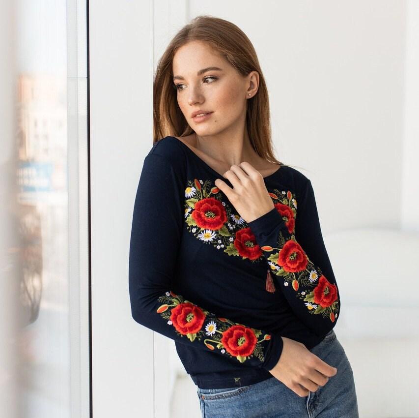 Женская футболка с длинным рукавом вышитый узор на груди