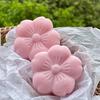 Мыло ручной работы Sakura с экстрактами цветков сакуры для нежного ухода за кожей. Стойкий аромат. Очищающее средство для лица, тела, рук.