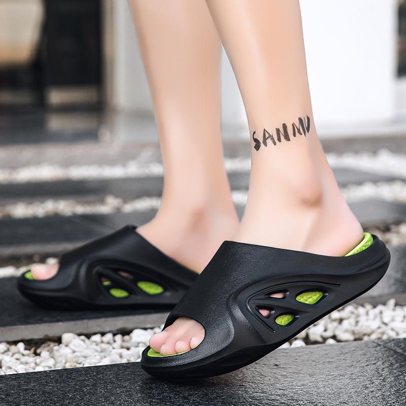 Мода 2025 Мужские роскошные домашние тапочки Летние новые мужские тапочки на толстой подошве для улицы Перфорированная пляжная обувь Ленивые кроссовки Крутые тапочки