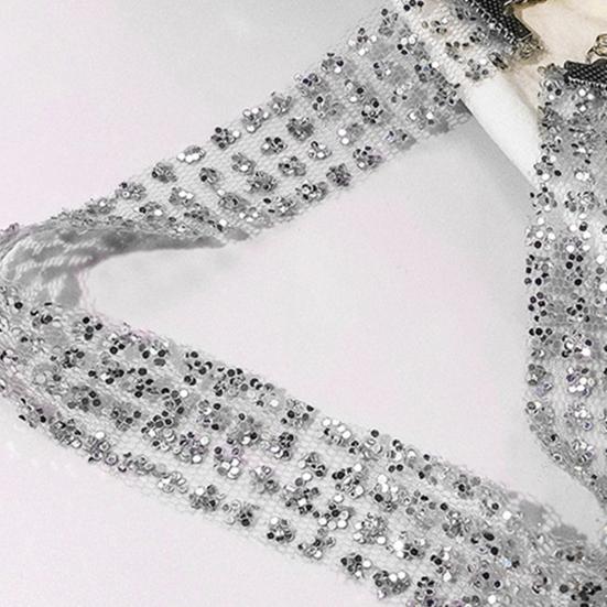 Прочное ожерелье-чокер с привлекательным портативным декором из пайеток