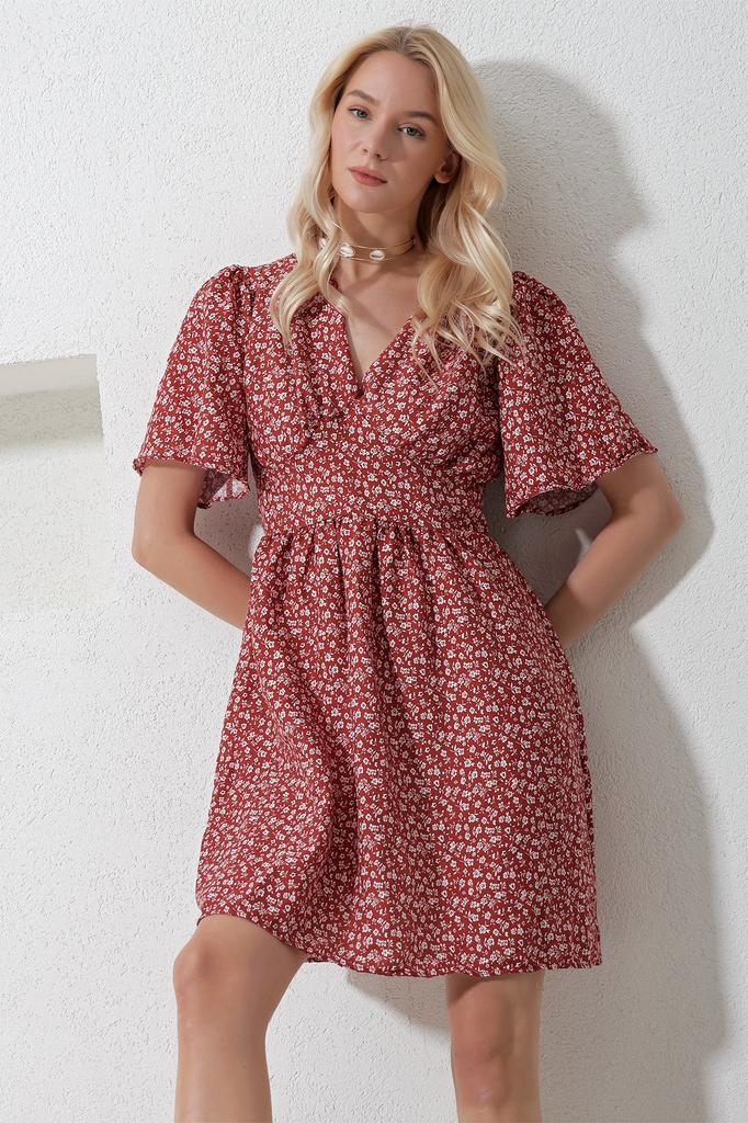 Женское платье, новый сезон, модное черное тканое платье с v-образным вырезом и короткими рукавами, юбка с цветочным узором и воланами