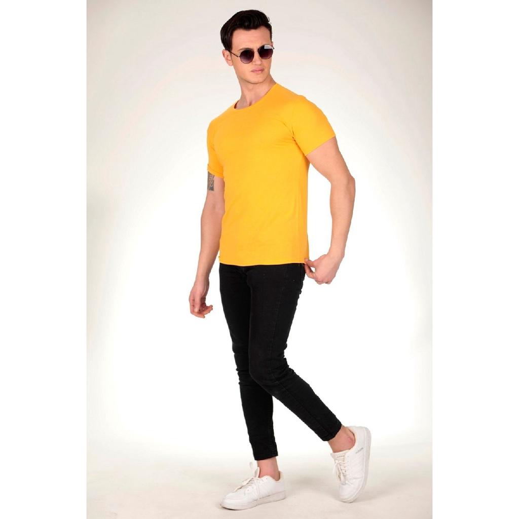 Мужская белая приталенная футболка с круглым вырезом