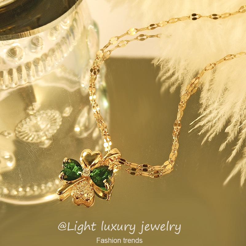 Подвеска-ожерелье Изумрудная бабочка: Роскошная титановая стальная ключичная цепочка для женщин