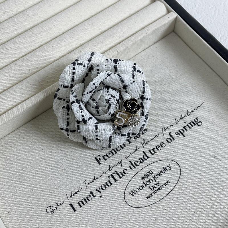 Korean Fabric Camellia Brooches For Women Handmade Flower Lapel Pins Elegant Clothing Jewelry Accessories Corsage