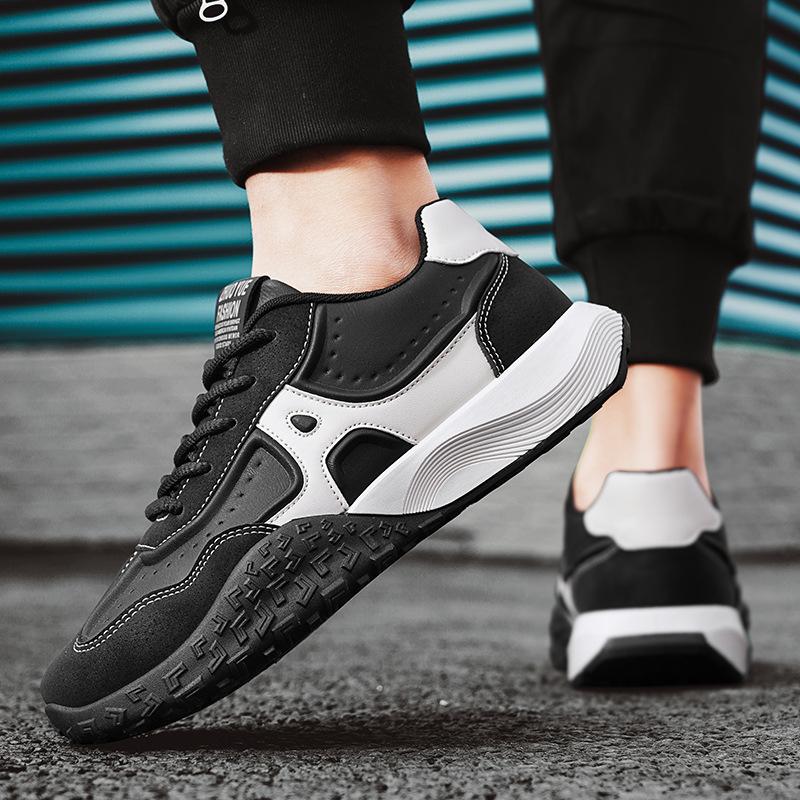 Кроссовки для бега в стиле ретро с низким верхом. Новая трендовая повседневная спортивная обувь на платформе. Износостойкая мужская обувь для бега на открытом воздухе весной и осенью.