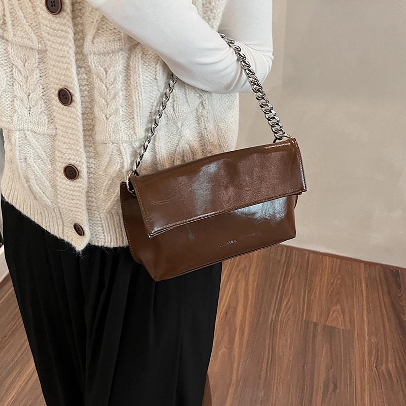 Ielgy Oil Wax Leather Chain Messenger Bag Fashion Korean Casual Shoulder Bag