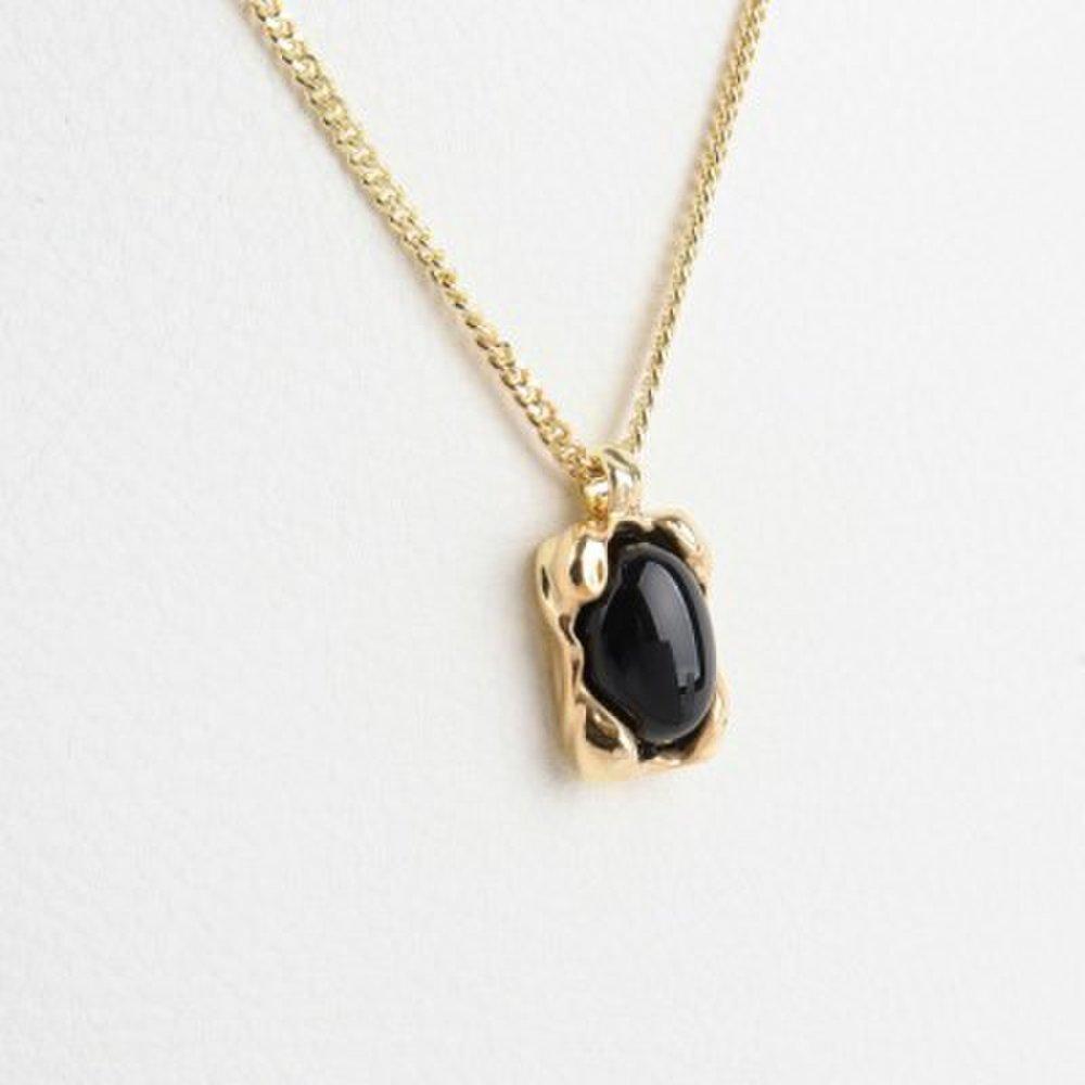 Women's Bold Gold Chain Black Pearl Pendant Necklace