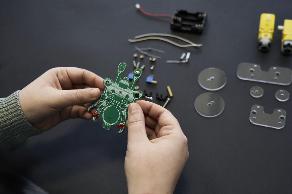 DIY робот отслеживающий свет Dusty