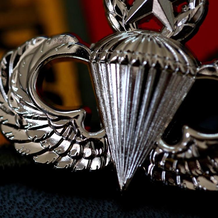 Значок парашютиста Значок парашютиста Военный фанат Металлический значок Значок на шляпу Наплечный значок USARMY Значок квалификации парашютиста Выделение