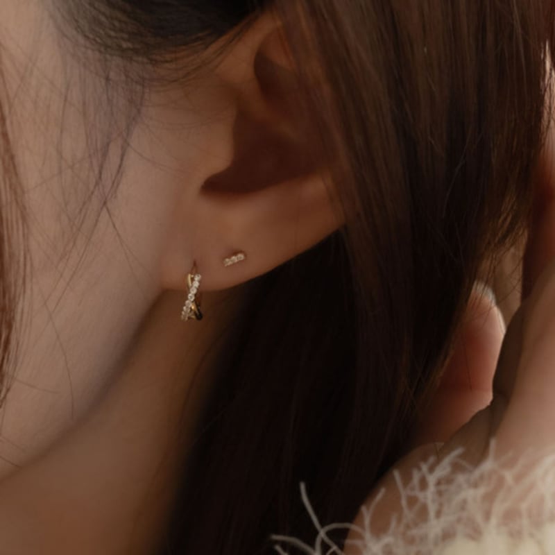 youngglow 14k mini cubic bar piercing