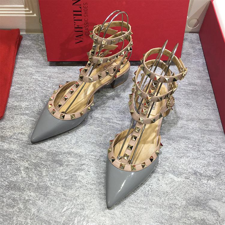 В том же стиле, что и Star. Женские босоножки на низком каблуке с заклепками. Классические туфли с острым носком на высоком каблуке. Модные туфли-лодочки. Удобная повседневная женская обувь.