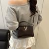 Модная женская сумочка женская 2025 лето новая маленькая и модная на плечо через плечо сумка-почтальон маленькая квадратная сумка