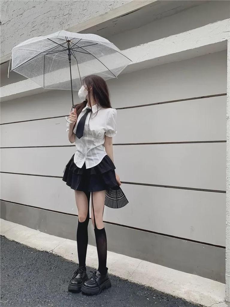 Женская миниатюрная черная юбка А-силуэта с высокой талией и бедрами - стиль колледжа, лето 2025 г.