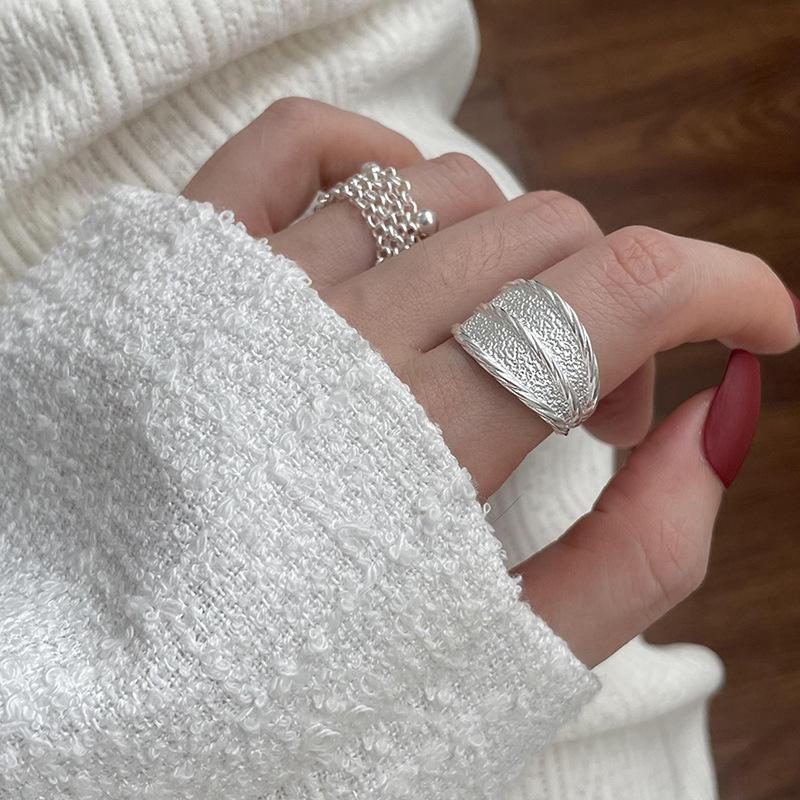 Кольцо в стиле ар-деко с геометрическим дизайном, нишевое, с нерегулярной складчатой текстурой, женское, модное, с холодным ветром, с темпераментом, с сотней ощущений высококлассного чувства