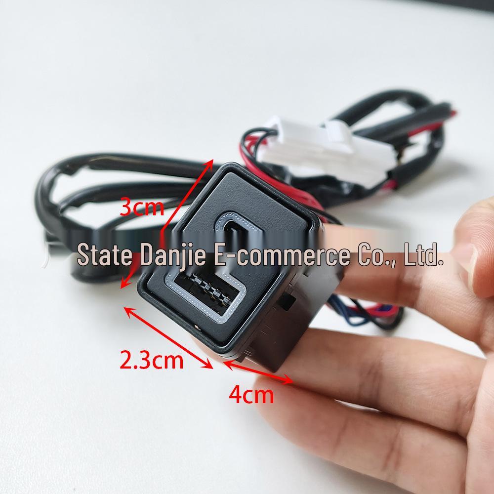 Nissan Sylphy Qashqai QC3.0 Type-C PD Dual Car Charger with Fuse Box