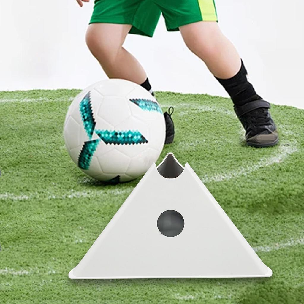 И набор футбольных тренировочных конусов для улучшения навыков