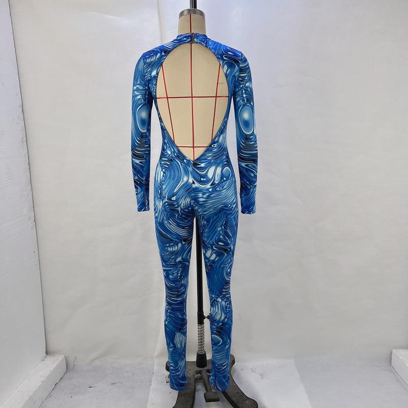 Женский комбинезон с длинными рукавами и открытой спиной на осень и зиму