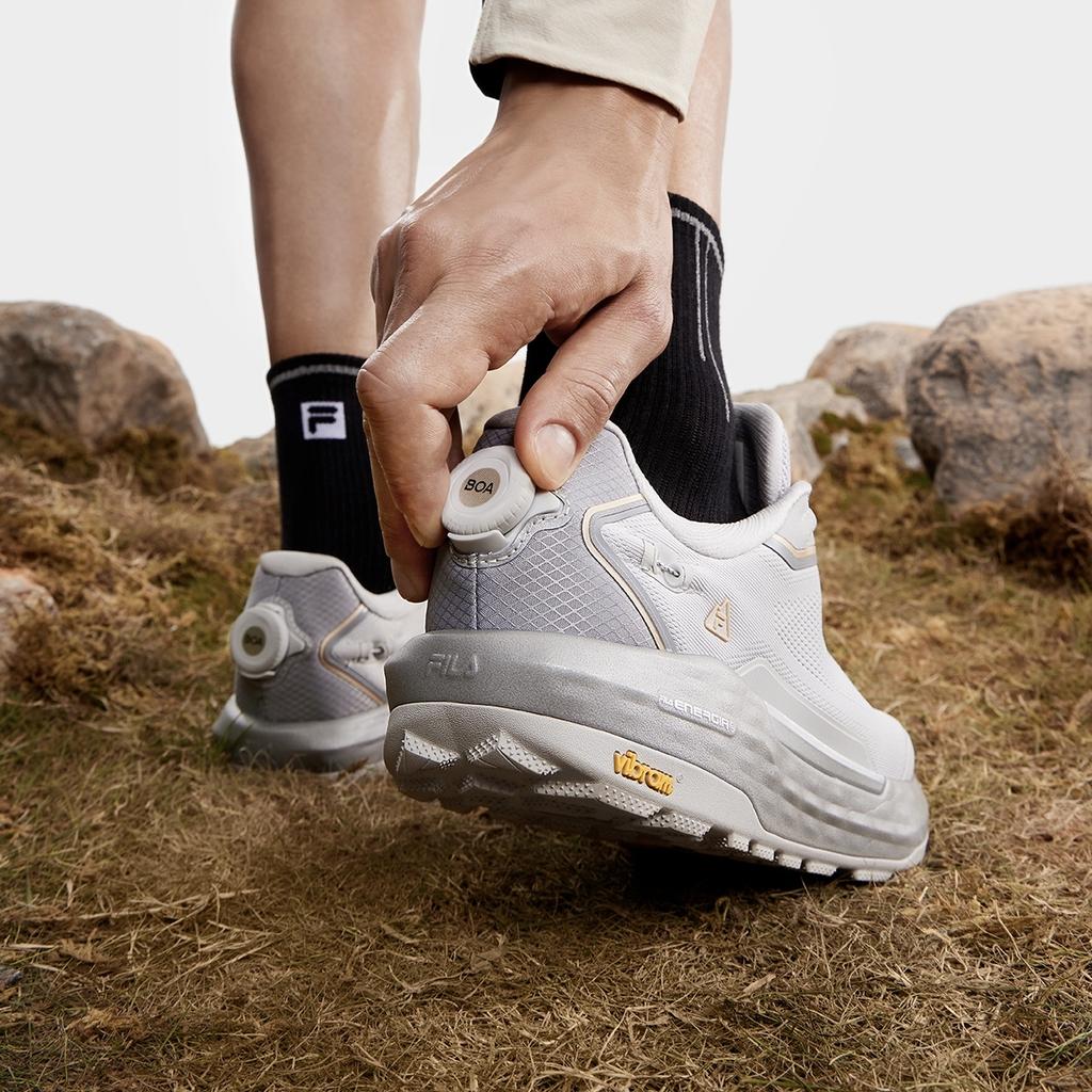 Fila Boa Explorer 2 Slip-On Минималистичные Универсальные Горного Стиля Дышащие Низкие Кроссовки для Активного Отдыха Мужская Обувь Лунно-Серый A12M431205FLR