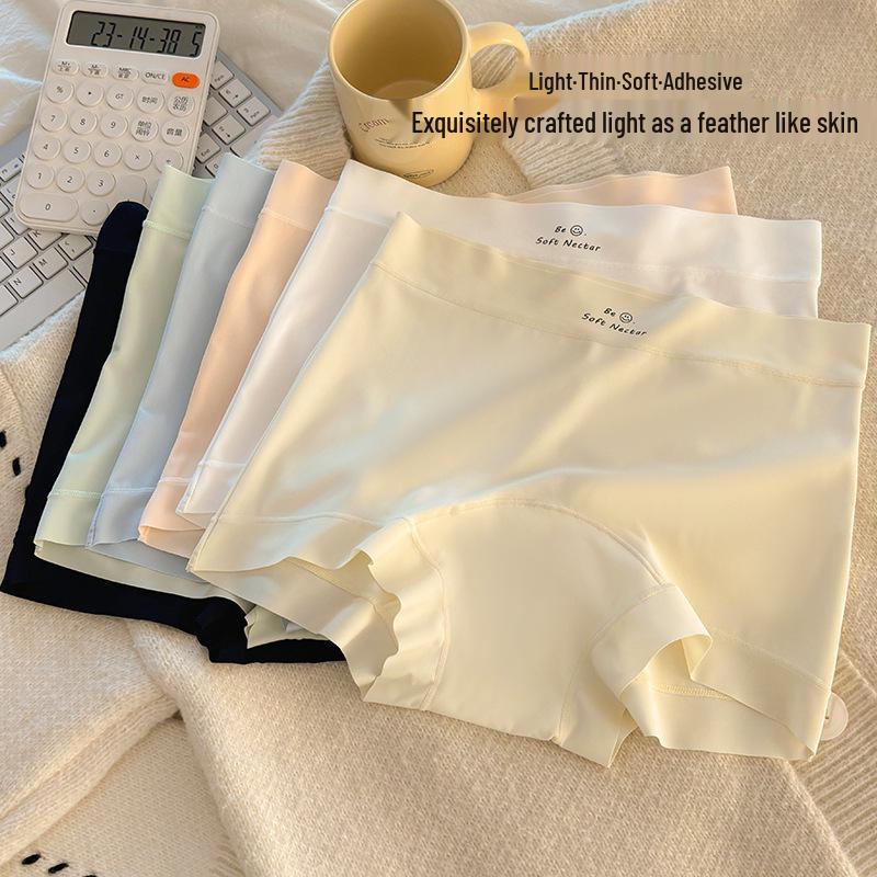 Женские бесшовные боксеры-слипы из ледяного шелка со средней посадкой и антибактериальной хлопковой ластовицей, дышащие и с удлиненной линией бедра.
