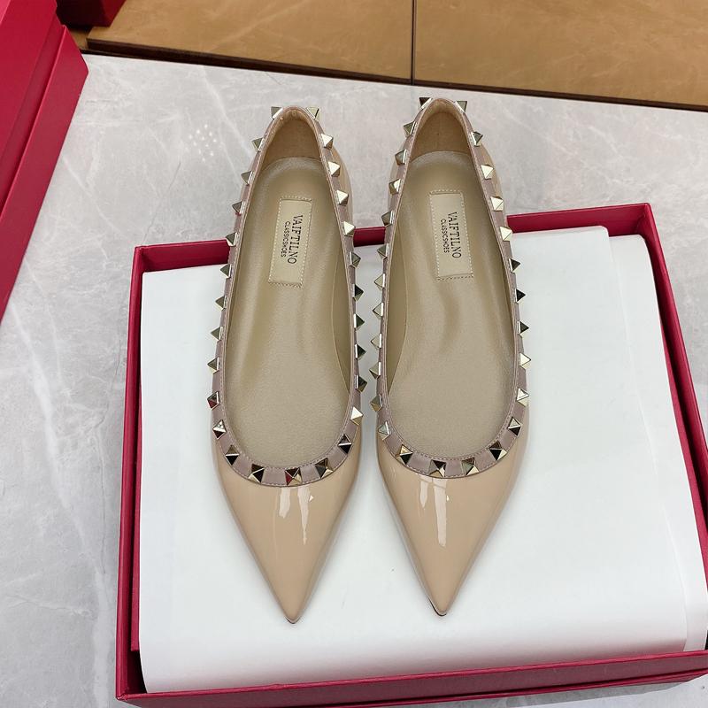 Trendy Fashion Rivets Shallow Black Patent Leather Single Shoes For Women French Style Pointed Flat Bottomed Women's Shoes