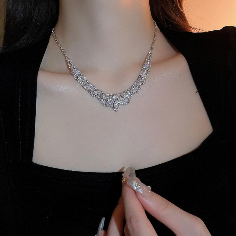 3Pcs U-Shaped Water Drop Pendant Necklace European Style Crystal Bride Jewelry Set Ladies Gift