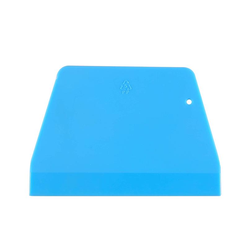 Набор из четырех скребков из полипропиленового пластика для приготовления тортов - включает трапециевидные и зубчатые скребки