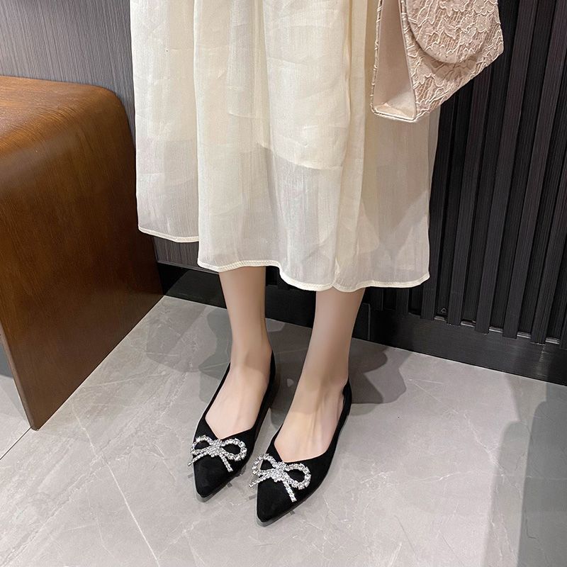 2025 новая осенняя французская обувь-лодочки с острым носком, женская универсальная обувь с мелким вырезом, темпераментный ароматный стиль, бантик, стразы, балетки
