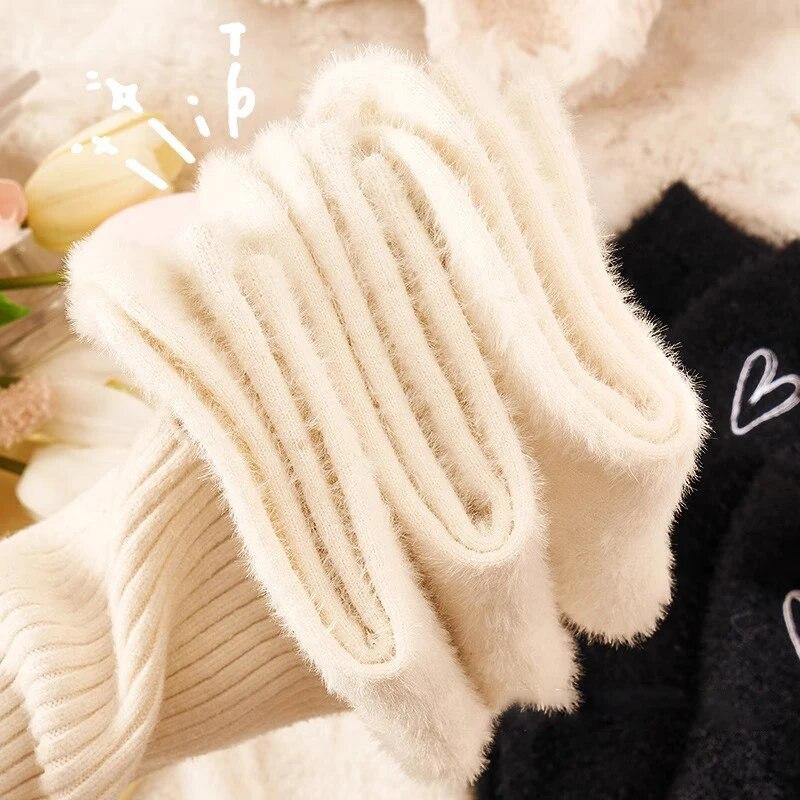 1 пара милых уютных бархатных носков из норки, осенне-зимние чулочно-носочные изделия, утолщенные плюшевые теплые домашние пушистые носки для сна в форме сердца