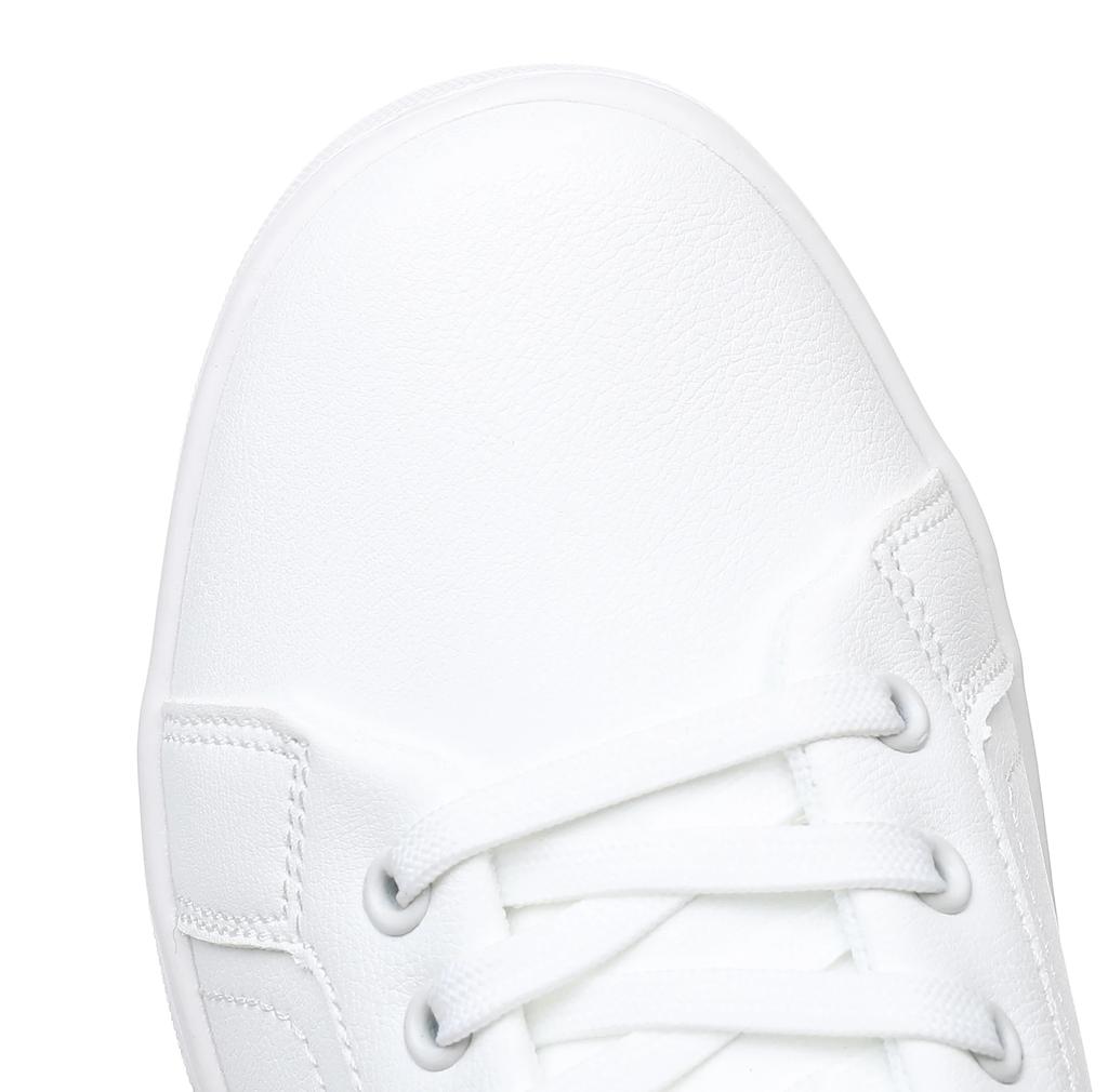 Мода Лето 2024 новые маленькие белые туфли мужские корейские версии модной обуви для доски тренд повседневные мужские большие мягкие туфли