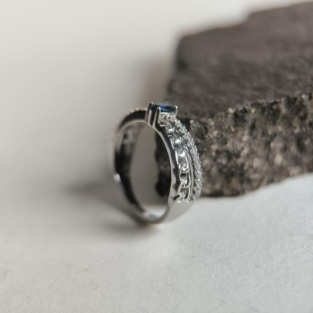 Серебряное кольцо с сапфиром nano 0.518ct, вес изделия 2,77 гр (2189015)