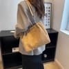 Повседневная модная сумка-тоут женская сумка 2025 новый тренд простая плюшевая сумка плечевая подмышечная сумка для поездок на работу