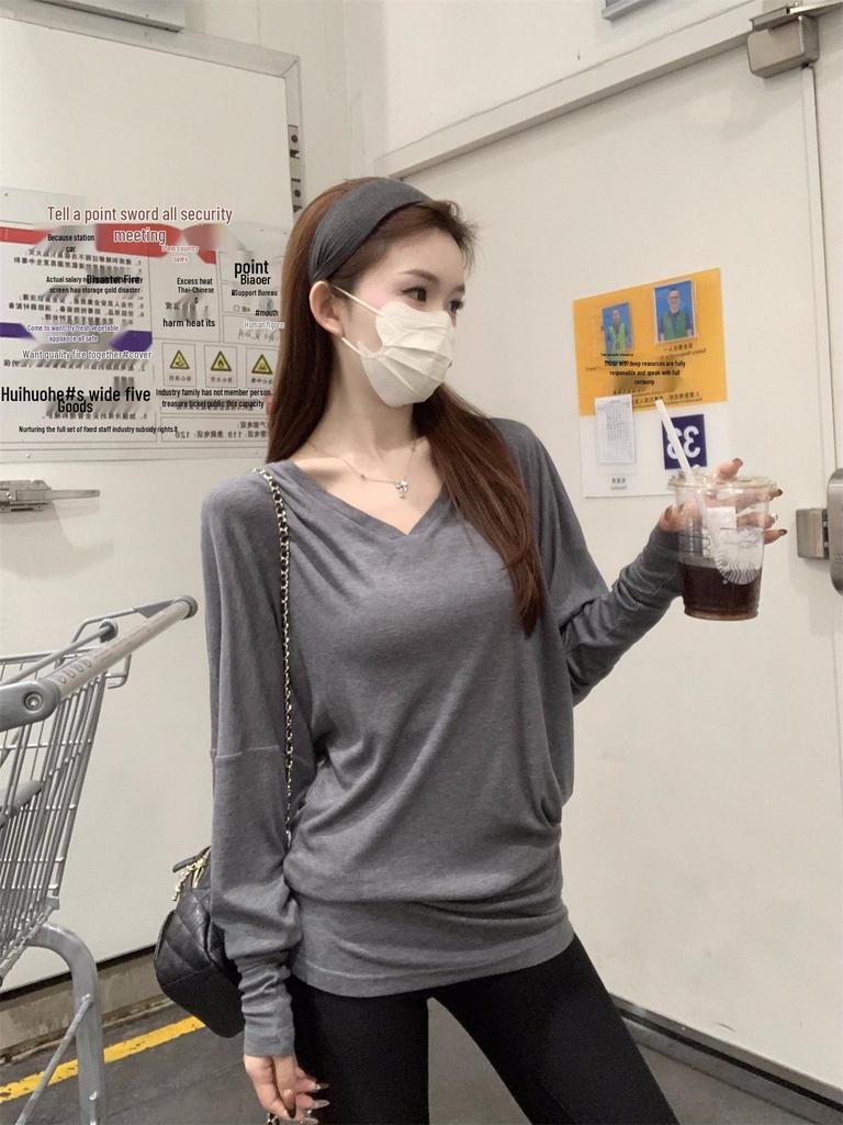 Korean V-Neck White Long Sleeve T-Shirt for Women – Autumn/Winter Relaxed Fit Base Layer with Cinched Waist