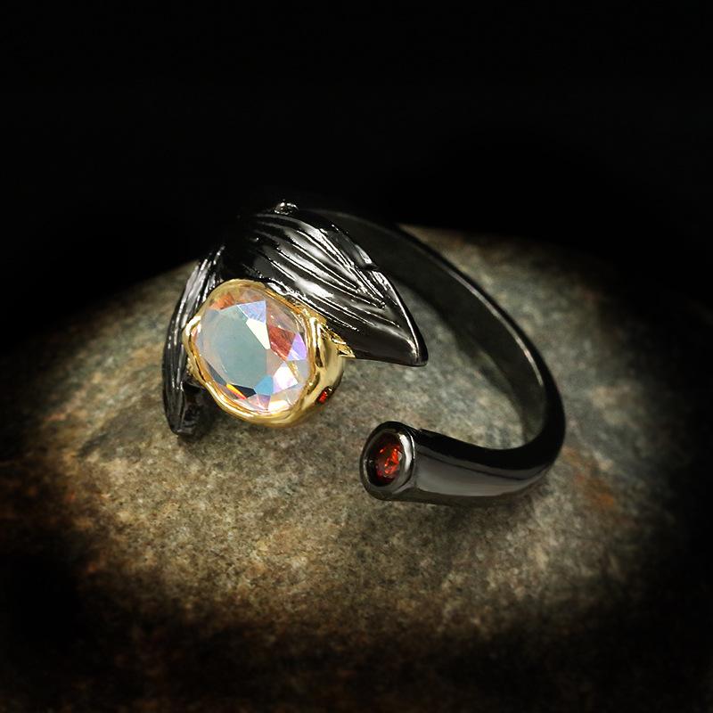 Креативное европейское и американское кольцо с веточкой из черного золота с инкрустацией лунным камнем в стиле ретро из тайского серебра с черными листьями