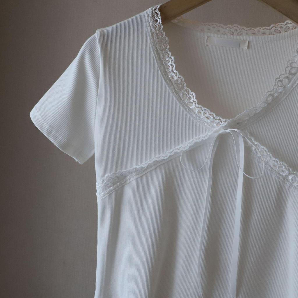 Маленький топ с короткими рукавами и бантом, приталенного силуэта - 2025 корейский стиль, летняя женская мода