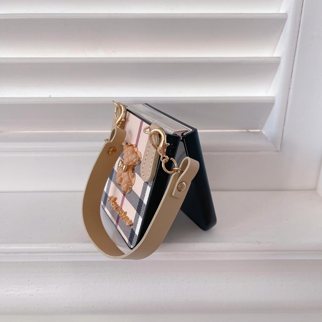 Чехол с милым мультяшным медведем для Samsung Galaxy Z Flip 5 4 3, чехол с ремешком, модный кожаный жесткий чехол в клетку