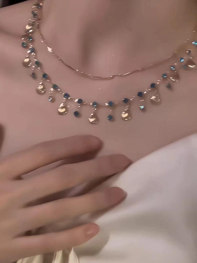 Luxe Doublelayer Shell And Zircon Necklace Sophisticated Design For Fashion Lovers