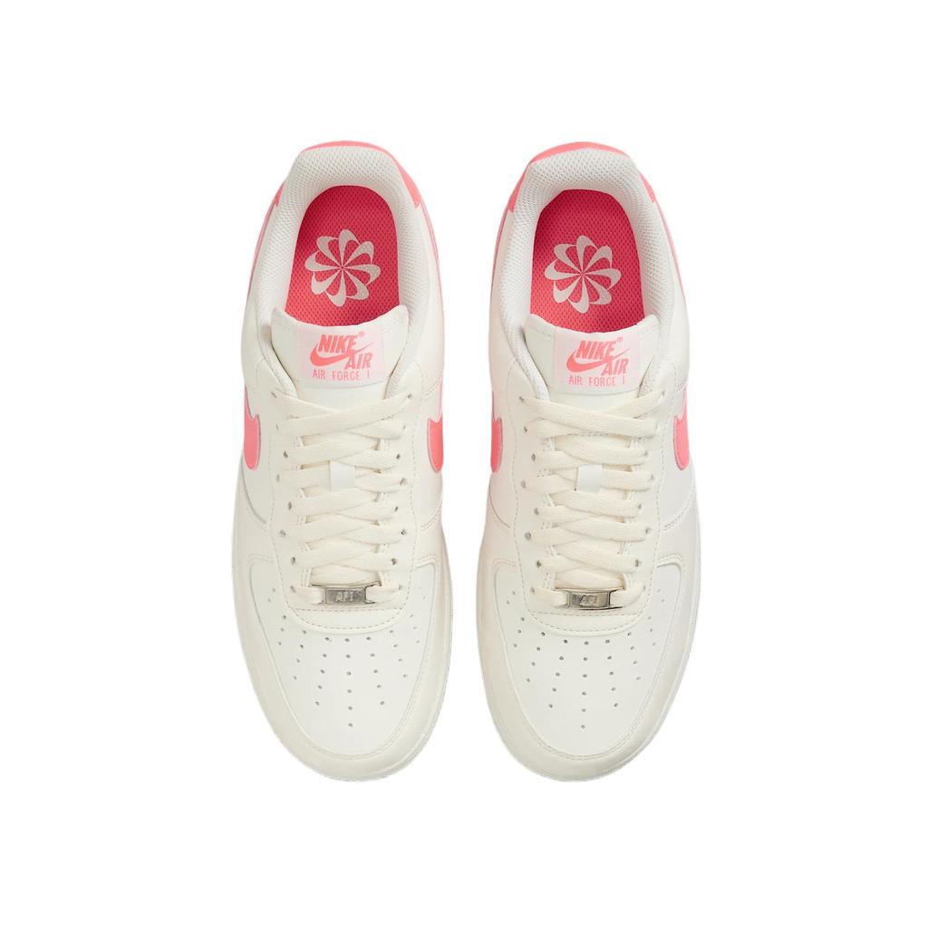 Nike Кроссовки женские Air Force 1 07 SE Next Nature Sail Hot Lava кремовые металлик-серебристые DV3808-110