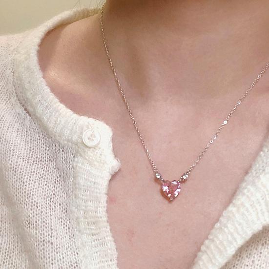 Women Necklace Elegant Temperament Hypoallergenic Gift Fashion Jewelry Shiny Faux Crystal Heart Pendant Ladies Clavicle Necklace for Dating