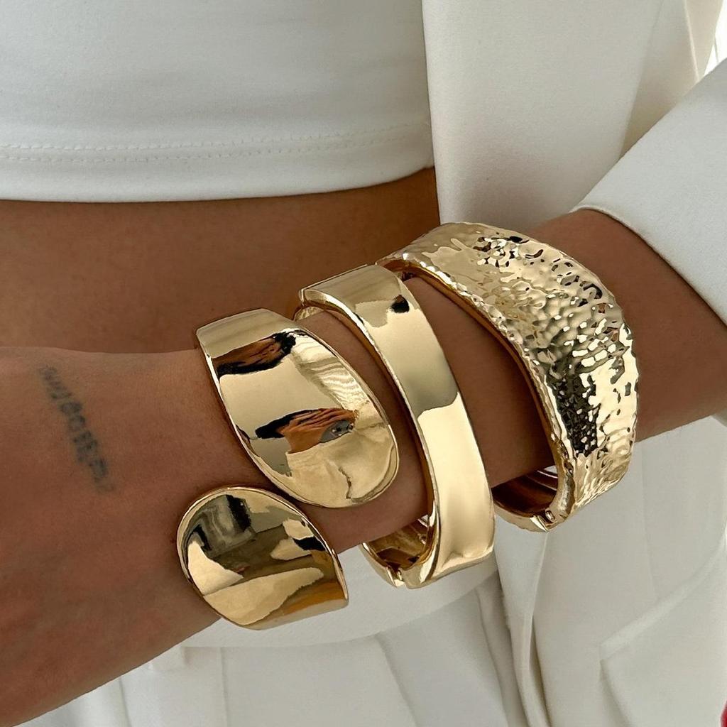 Geometric Oval Metal Bracelet: European and American Fashion