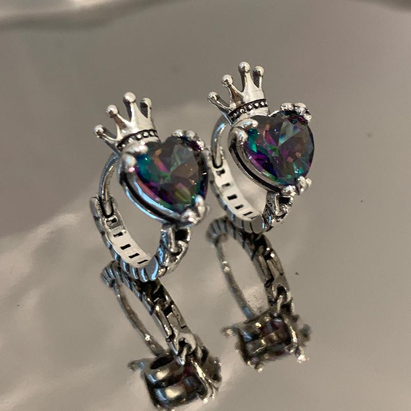Серьги-короны Huitan Fashion с цветным сердечком из кубического циркония, шикарные серьги-кольца для женщин, эффектные аксессуары, трендовые ювелирные изделия