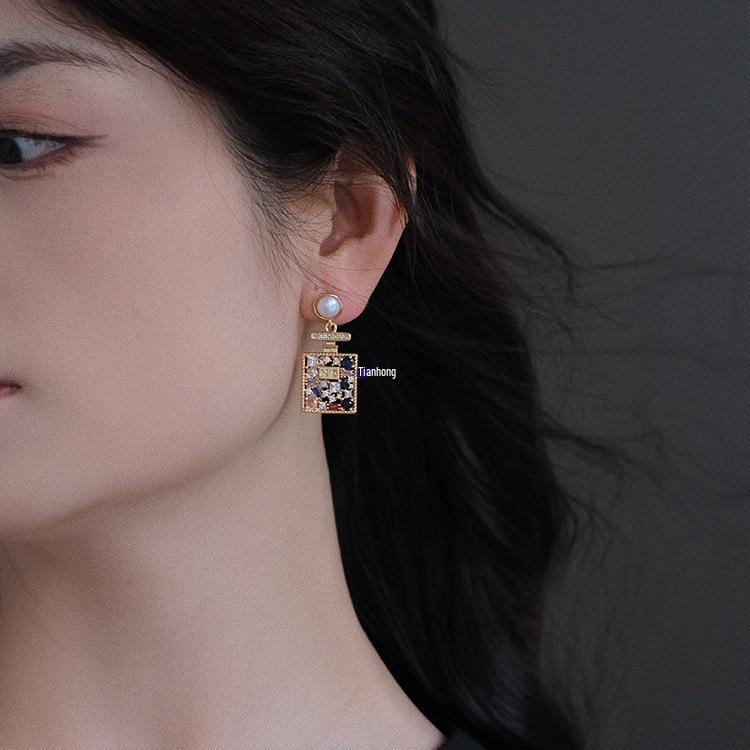 Роскошные серьги-подвески с жемчугом: Шикарный летний отпускной стиль 2025 для женщин