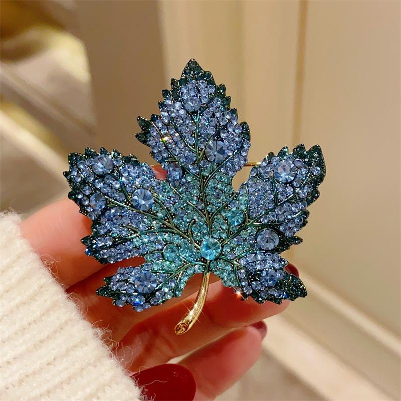 Женская брошь в виде кленового листа, темперамент, элегантные изысканные вечерние украшения, женская брошь на булавке, аксессуары для свитера, подарки