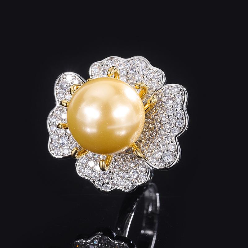 Ювелирные изделия Медное основание Позолоченное Инкрустированное золотом Белая бусина Светлый тычиночный бриллиант Инкрустированное кольцо 14 мм