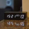 Будильник WOOD SHOW с указанием дня недели Стильные Bluetooth Цифровые часы со светодиодным будильником Современный стильный дизайн под черный древесный шпон для гостиной и A