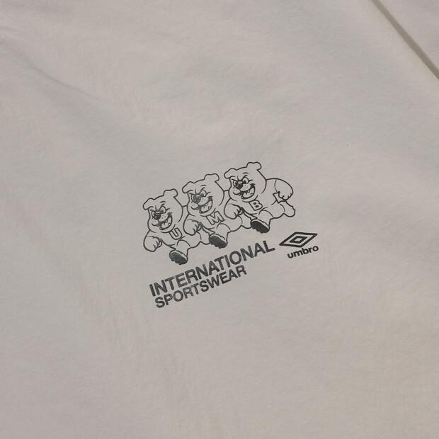UMBRO Pop Rush Derby Dog Graphic Long Sleeve Piste Beige Ur121Cwt35